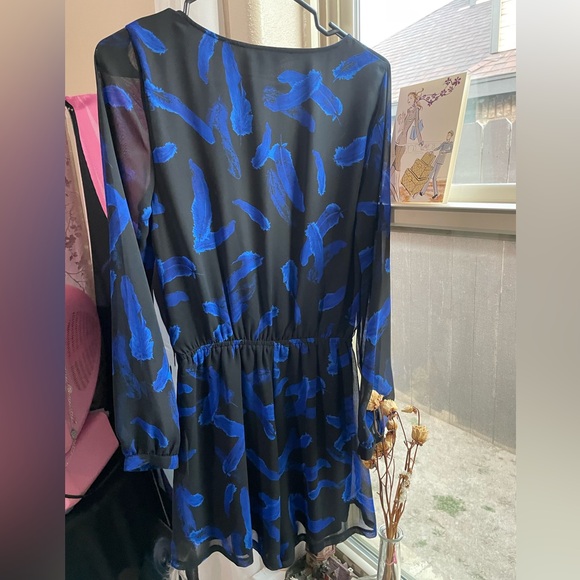 Express feather print v neck long sleeve romper - Picture 8 of 15